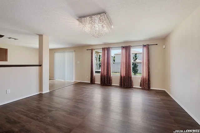 4 bed, 2.5 bath, 2520 sqft, $1,875 — Photo 4