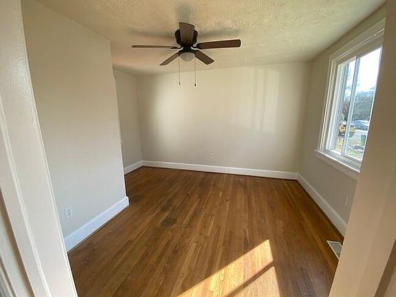 2nd image of 2612 Fernhill Ave