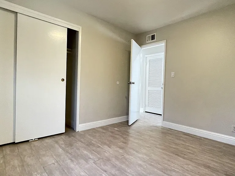 3713 Justine Dr — Photo 9