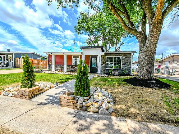 3rd image of 805 Brookfield Dr