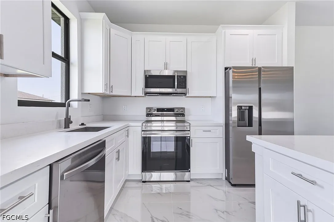 3 bed, 2.0 bath, 1887 sqft, $2,300 — Photo 4