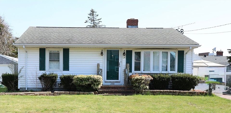 1st image of 200 Seymour St