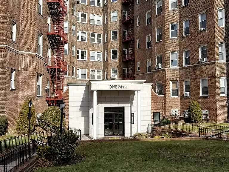 1 74th St #3G — Photo 24