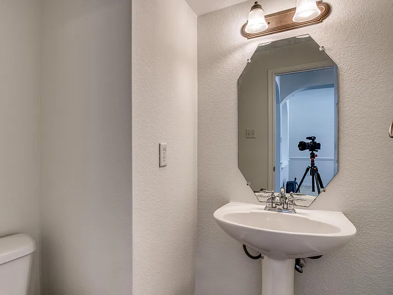 9909 Delamere Dr — Photo 16
