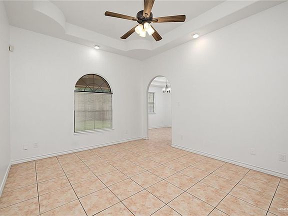 4th image of 4004 Falcon Ave E