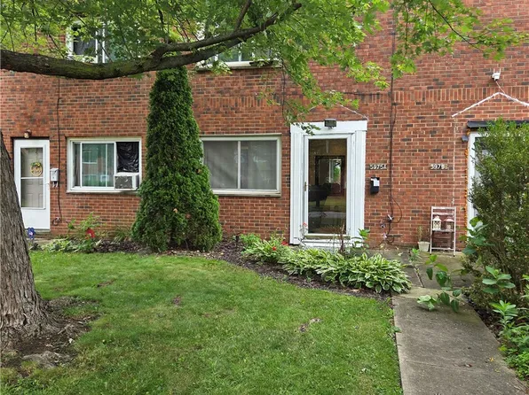 5975 Glenway Dr #A, Brook Park, OH 44142