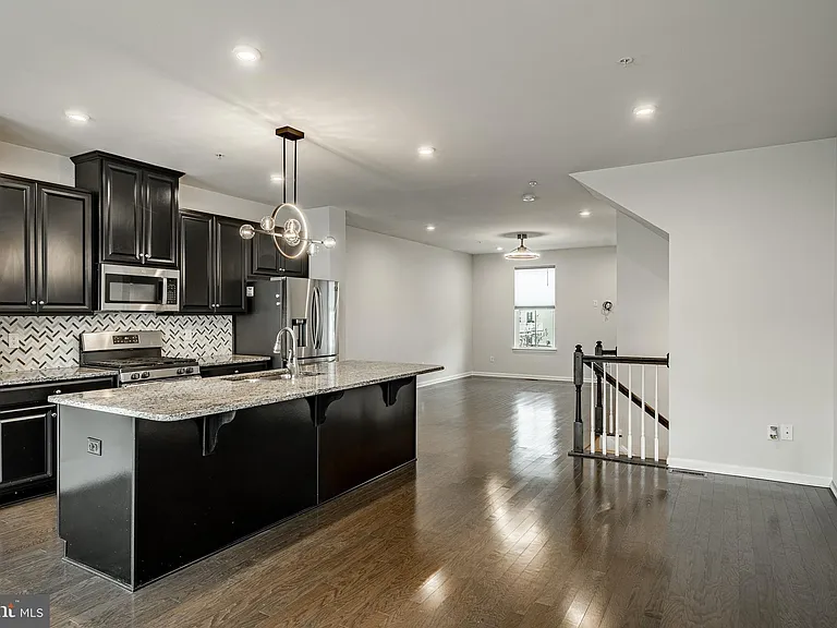 300 Blue Welsh St — Photo 5