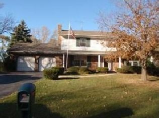 N82W15668 Valley View Dr, Menomonee Falls, WI 53051
