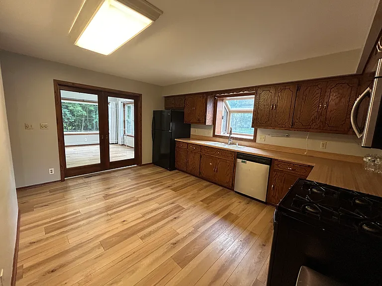 2711 Albany Ct — Photo 5