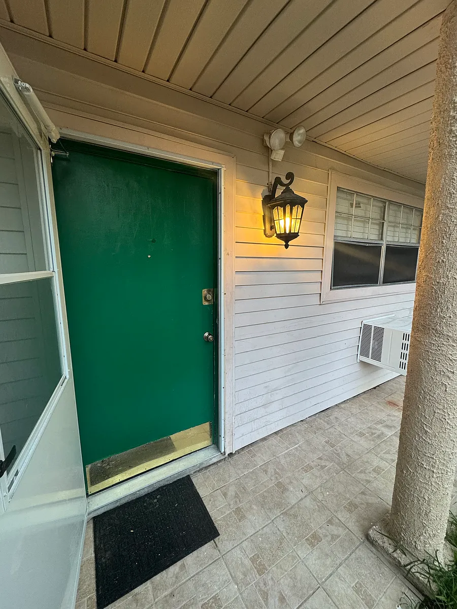 Building Photo - 10945 Cherry Hill Ave #1