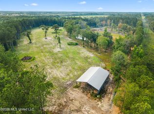 99 Firefox Ln, Poplarville, MS 39470