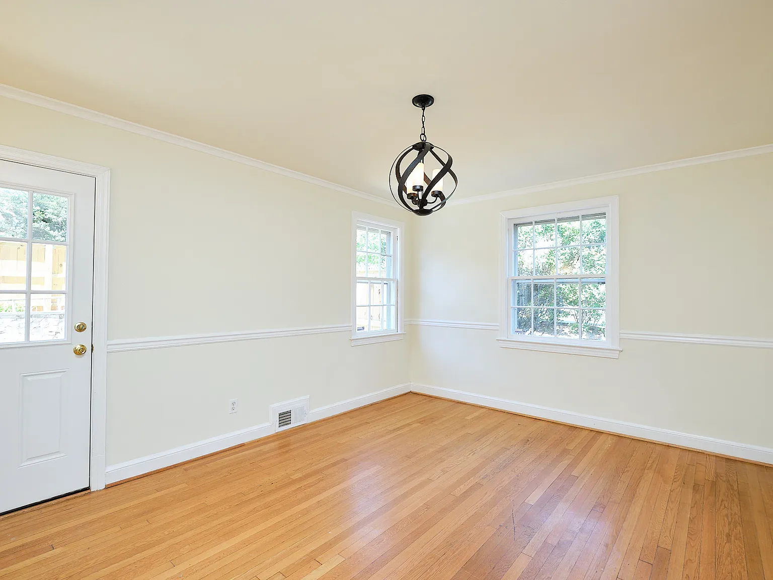 One Month Free Rent! — Photo 4