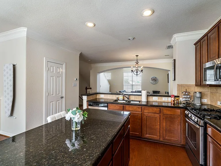 3210 Clearview Cir — Photo 15