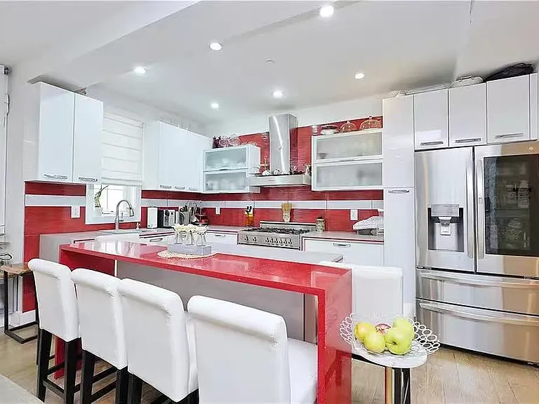 1811 Voorhies Ave #1 — Photo 34