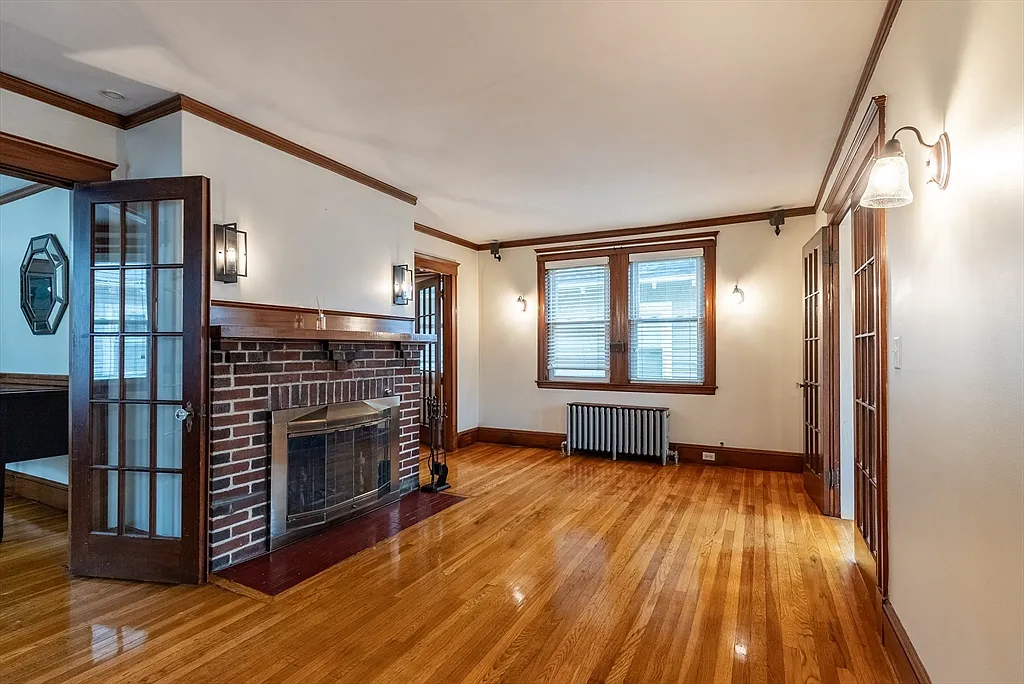 3 bed, 1.0 bath, 1182 sqft, $2,800 — Photo 1