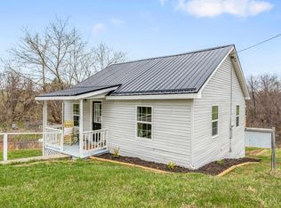 1009 5th St SE, Pulaski, VA 24301