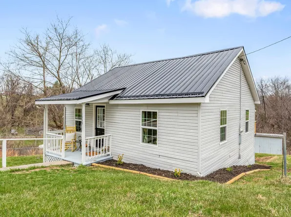 1009 5th St SE, Pulaski, VA 24301