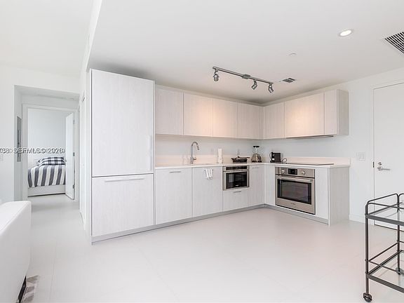 5th image of 501 NE 31st St Unit 1709