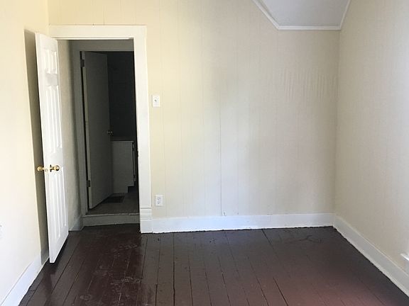 3rd image of 208 E 6th St