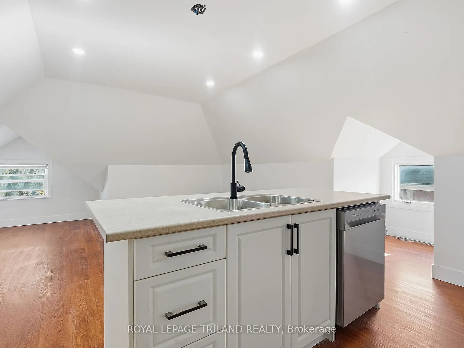 3 bed, $1,895 — Photo 3