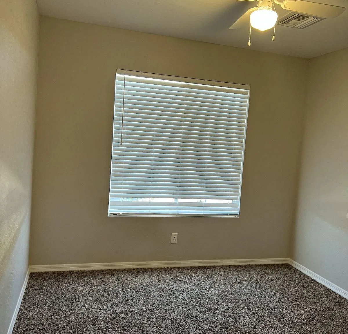 4 bed, 2.0 bath, 1655 sqft, $2,100 — Photo 2