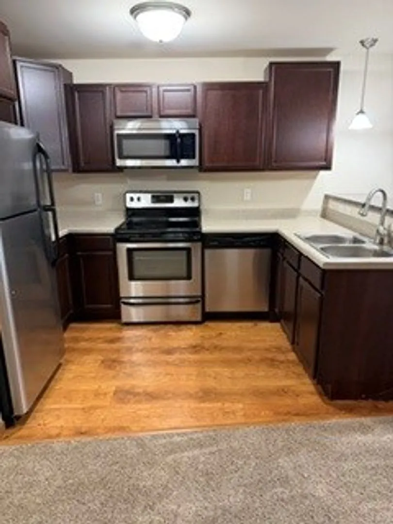 Fairway Glen Apartments — Photo 2