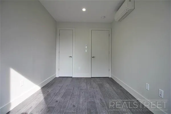 Rented by Real Street Inc | media 23