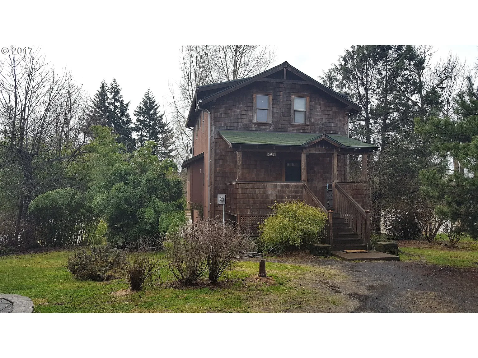 542 E Main St photo 1