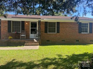 512 Produce Market Rd, Laurinburg, NC 28352