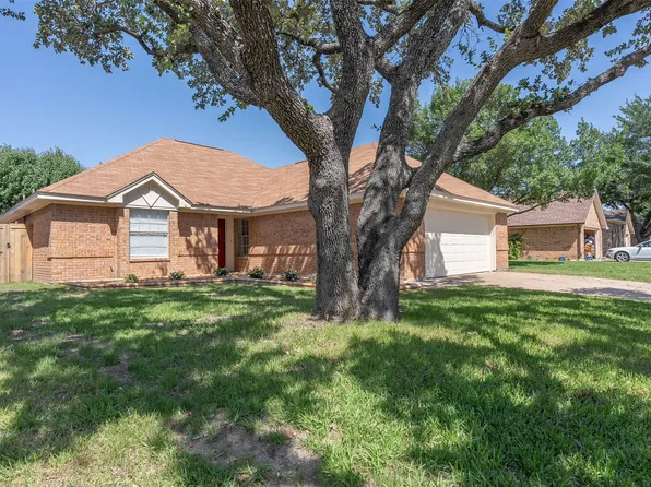 6813 Megan Ln, North Richland Hills, TX 76182