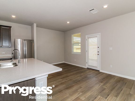 5th image of 104 Wild Spur Ln