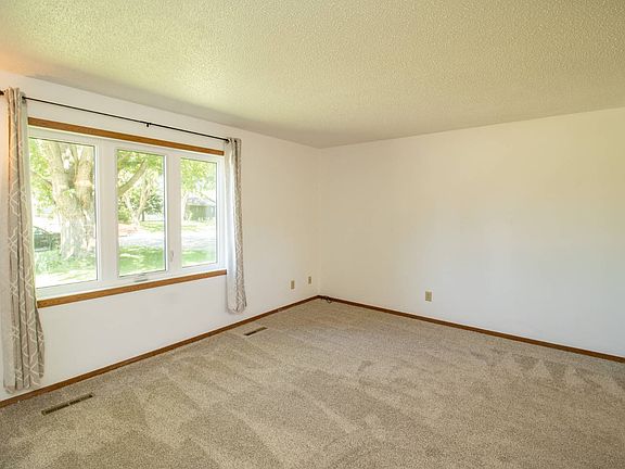 5th image of 557 5th St NW