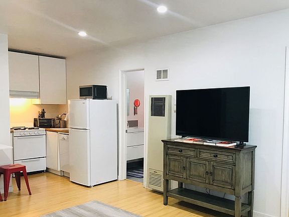 5th image of 11921 Goshen Ave APT 7
