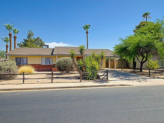 3rd image of 2417 E Balboa Dr