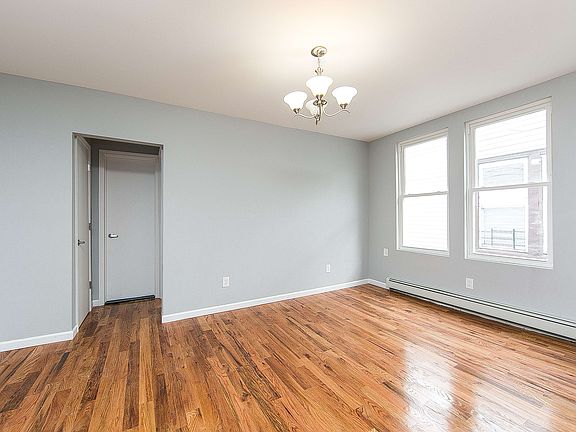 3rd image of 917 Elton St #2
