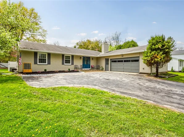 81 Deerfield Dr, Canandaigua, NY 14424