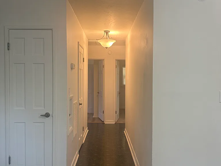 1301 S Park Ave — Photo 17