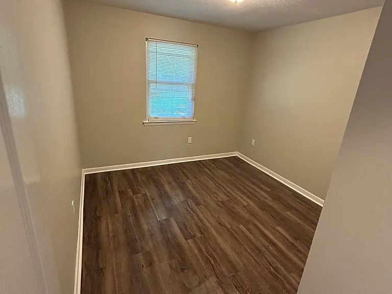 1747 Kings Way — Photo 8