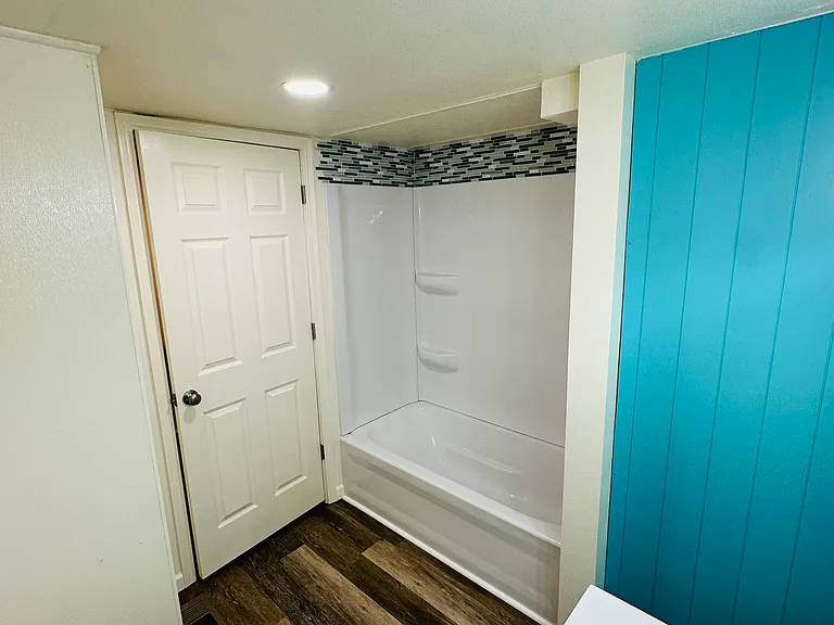 121 Coleman Ln — Photo 2