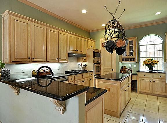 5th image of 3212 Uxbridge Ln