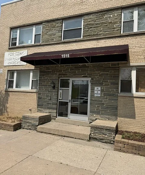 1515 N Farwell Ave — Photo 1