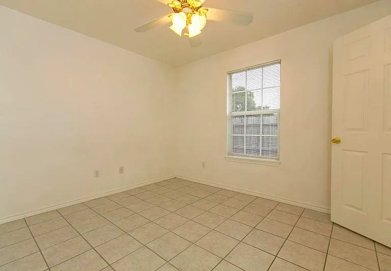 430 Knickerbocker St #1 — Photo 5