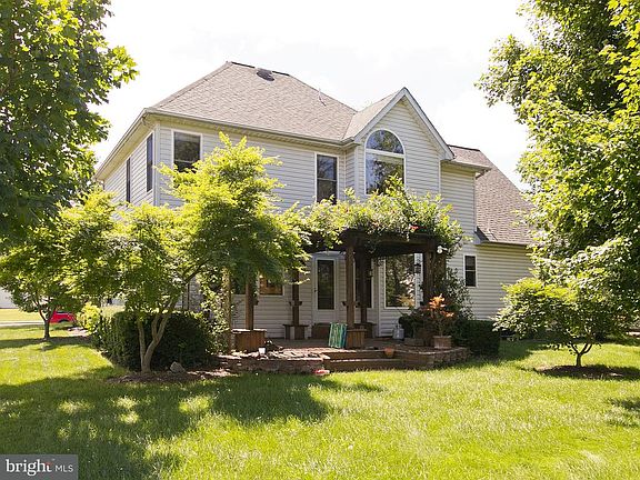 3rd image of 122 Caspian Dr