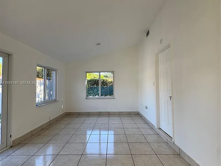 3021 SW 2nd Ave — Photo 13