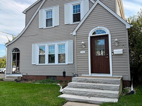 3rd image of 824 King St