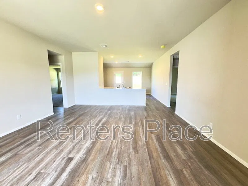 4 bed, 2.0 bath, 1626 sqft, $1,795 — Photo 4