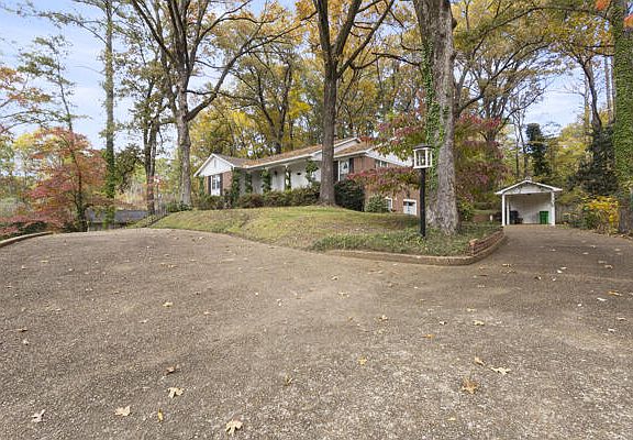 3rd image of 2212 Bluecutt Rd