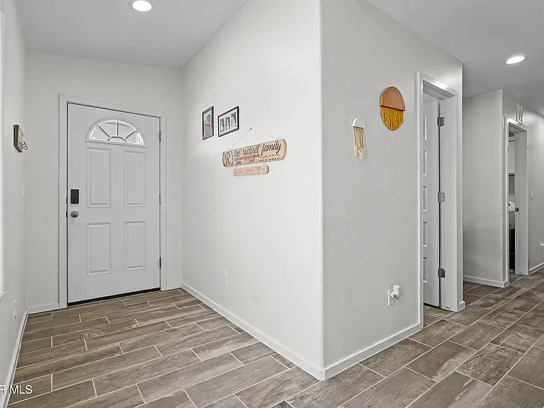 15220 Apex Ct — Photo 17