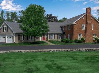 9250 Hunt Club Ln, Clarence, NY 14031