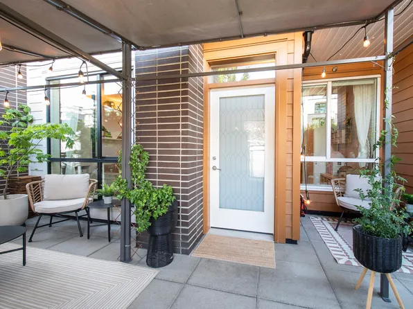 615 E 3rd St #111, North Vancouver, BC V7L 1E6